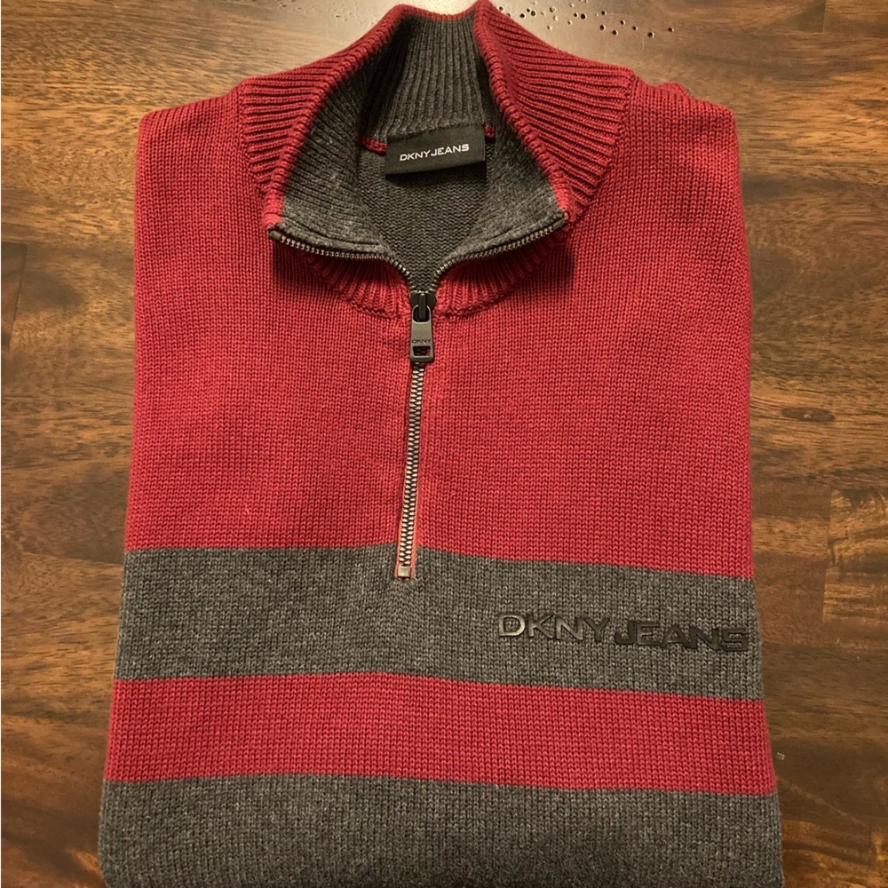 MEN’S XL DKNY 1/4 ZIP. LONG SLEEVE SWEATER, 100% COTTON NEVER WORN! RED & GREY.
